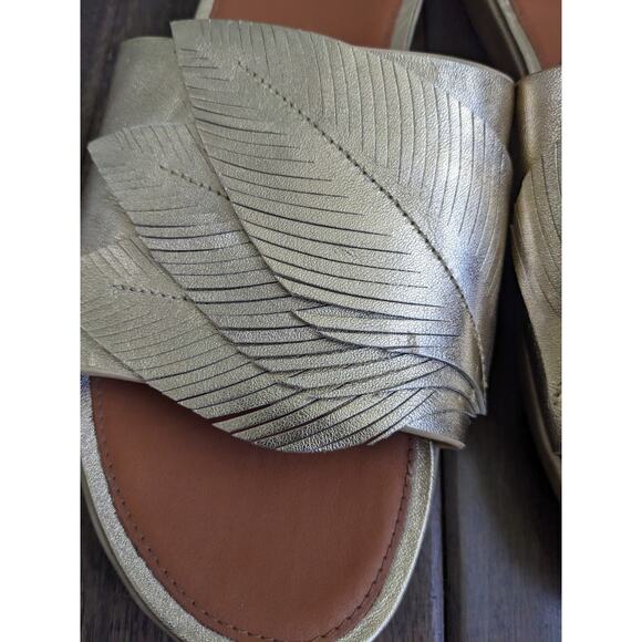FITFLOP Sola Feather Gold Metallic Slip on Slides Sandals Size 9 41 Cute Pretty - Picture 2 of 9